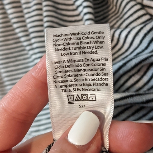 Cozy Black and White Striped 1/4 Button Maternity Top Size Large (12-14) - Picture 7 of 7